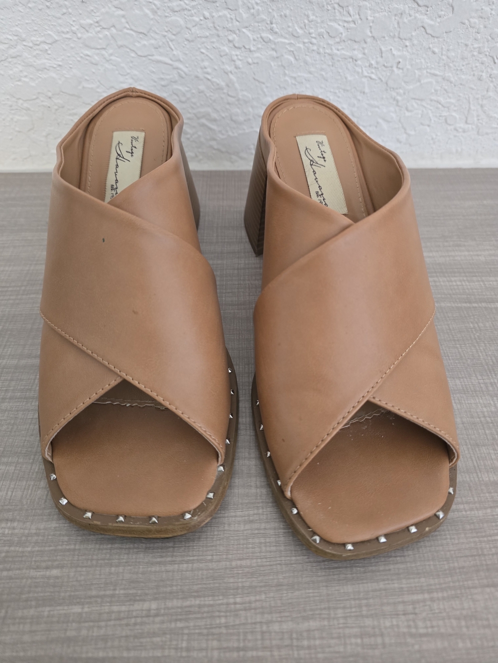 Vintage Havana Women's Criss Cross Mule Sandals Tan Studded Block Heel Size 8.5